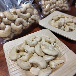 Noix de cajou de haute qualité W180 du Cambodge, entières, blanches, biologiques, en vrac, pour la production de snacks premium - Product Image 1
