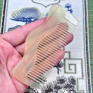 Peine de Pelo de Cuerno Orgánico Puro, Hecho a Mano, Duradero, Estilo Amor, Suave y Pulido, Anti-Frizz para el Cuidado Diario del Cabello - Product Image 5
