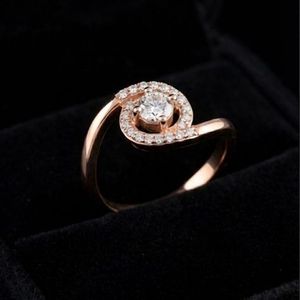Bague solitaire fantaisie en diamant, fabriquée en or rose 14 carats pour femmes - Product Image 1