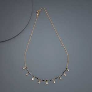 Collier tendance plaqué or 184854, chaîne à maillons diamantés avec perles coquillages pour occasions festives - Product Image 2
