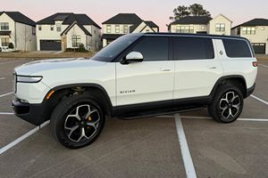 รถมอเตอร์ไซค์มือสองสภาพดีเยี่ยม ปี 2023 รุ่น R i v i a n R 1 S Adventure Edition พร้อมส่ง - Product Image 5