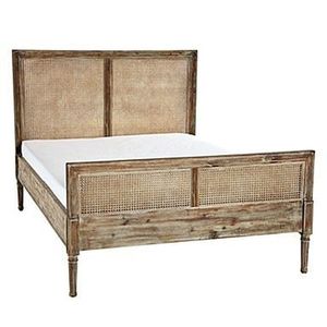 Cama de plataforma moderna de mediados de siglo de madera y ratán duradera y elegante - Product Image 1