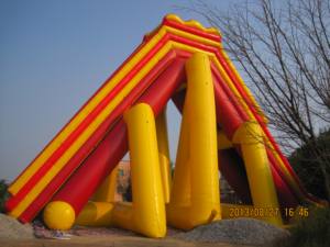 Toboggan aquatique géant gonflable en PVC de 50 mètres pour enfants, amusement aquatique estival en plein air pour centres commerciaux, usage commercial et hôtelier - Product Image 6