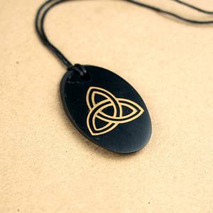 Colgante ovalado pulido de Shungite con serigrafía Triquerta 1.3*2 pulgadas (34*50 mm) - Product Image 2