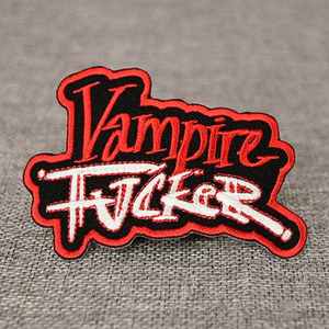 Badges tissés en fil métallique doré avec logo personnalisé en gros patchs tissés en fil métallique pour vêtements - Product Image 1