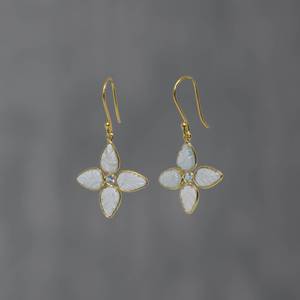 Pendiente de plata 925 de diseñador elegante chapado en oro pendiente de piedras preciosas de pétalos de Aguamarina chapado en oro último diseño de pendiente cómodo - Product Image 1
