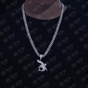 Pendentif à breloque hip hop glacé personnalisé 2.80 TCW coupe ronde Moissanite en forme de requin Pendentif et breloque en argent sterling 925 - Product Image 2