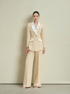 Costume pantalon blazer élégant pour femme, couleur nude et blanc |   Coton Poly Spandex |   OEM ODM Vietnam - Product Image 2