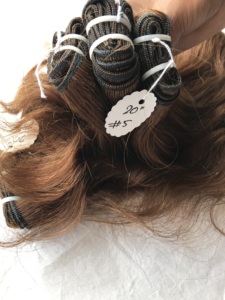 Venta al por mayor 20 ''mechones ondulados templo indio extensiones vírgenes 11A cutícula alineada solo donante suave crudo indio proveedor Color #5 - Product Image 6