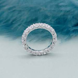 Bague éternelle en diamant rond cultivé en laboratoire certifié IGI 3,80 carats D-E-F VVSVS - Product Image 5