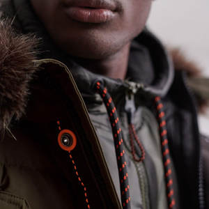 Color sólido único pieza fresca llegada en línea Parka chaqueta bolsillo estilo calle moda 2024 traje de moda hombres Parka chaqueta - Product Image 3