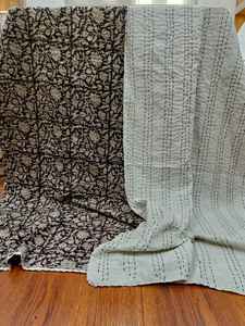 Cubrecama Kantha Floral Tradicional India Hecha a Mano con Estampado a Bloque, Gudari 100% Algodón para Uso Doméstico - Product Image 2