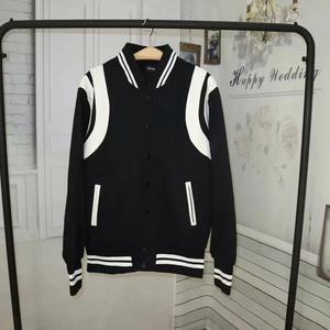 Chaqueta universitaria para mujer Diseño cómodo de moda Múltiples colores disponibles Perfecto para ropa informal - Product Image 2