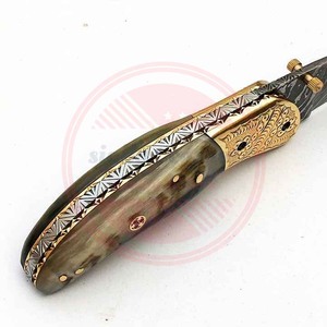 Cuchillo plegable de acero de Damasco, cuchillo de caza de supervivencia al aire libre de bolsillo hecho a mano con mango de madera a la venta - Product Image 4