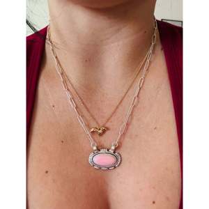 Collier vintage style sud-ouest avec coquillage rose et argent sterling, chaînes en laiton plaqué or avec perle pour mariage et fêtes - Cadeaux - Product Image 2