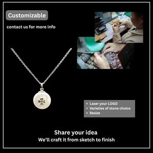 Colgante de Trébol de Cuatro Hojas en Plata 925 |   Nácar Blanco y Tsavorita |   Joyería Fina Personalizada OEM |   Cantidad mínima de pedido: 1 pieza - Product Image 3