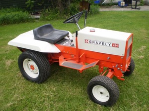 ซื้อรถตัดหญ้า Gravely มือสอง/ใหม่ ระบบขับเคลื่อน 2 ล้อ สีแดง เบาะสีขาว พวงมาลัยสีดำ - Product Image 5