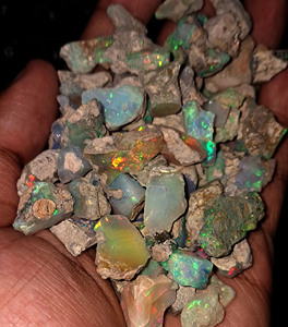 หินโอปอลจากเอธิโอเปียหินธรรมชาติ Cabochon หินอัญมณีหลวมสีแบบหยาบขนาด AA +