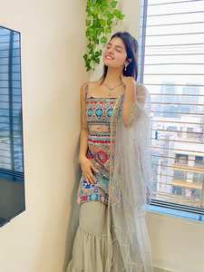 Impresionante conjunto Sharara de secuencia y bordado de Georgette de imitación, nuevo traje de diseñador hecho a mano Kurti con conjunto Palazzo Dupatta - Product Image 2