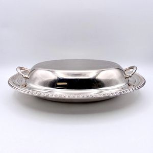 Plat de service léger en acier inoxydable offrant une manipulation facile pour un usage domestique, des fêtes et des occasions de célébration - Product Image 1
