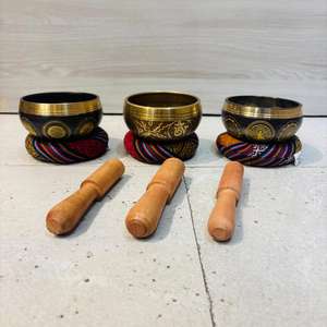 หิมาลายันงานฝีมือจากโลหะเคลือบทองสัมฤทธิ์แบบดั้งเดิมสร้างแรงบันดาลใจสำหรับการบำบัดรักษาจักระและการบำบัดด้วยเสียง - Product Image 1