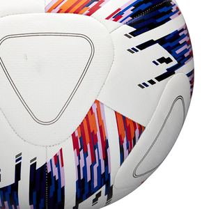 Meilleure qualité Logo personnalisé pied/ballon de football durable léger Style classique fabriqué au Pakistan - Product Image 4