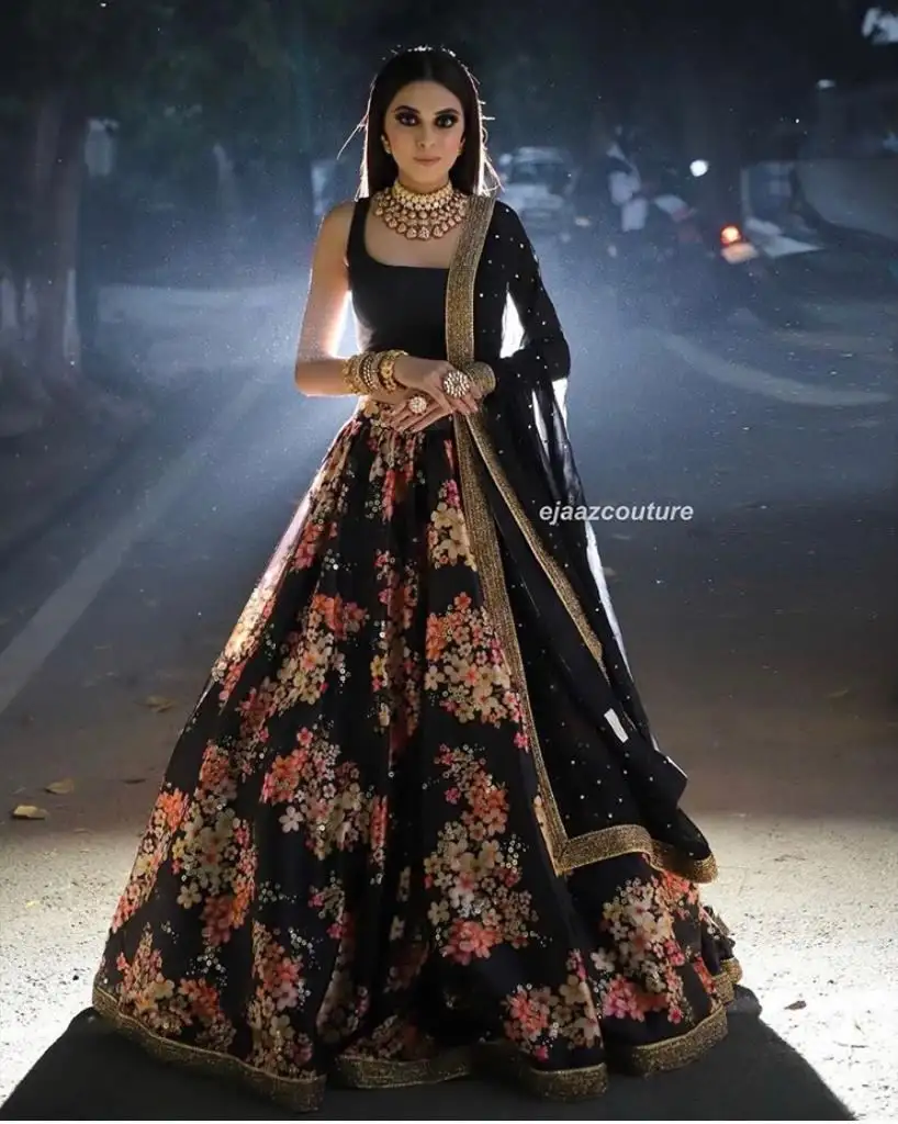 Fulpari Chất Lượng Tốt Nhất Satin Banglory Lụa Lehenga Choli Với Net Dupatta Cho Phụ Nữ Cưới Mới Nhất Bộ Sưu Tập