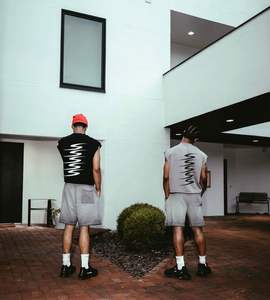 เสื้อยืดผ้าฝ้ายถักนิตติ้งทรงพอดีตัวสไตล์วินเทจแขนสั้นระบายอากาศได้ดีไซส์ใหญ่พิเศษรุ่น INS - Product Image 2