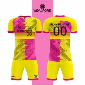 เสื้อฟุตบอลทีมแบบกำหนดเอง พิมพ์ลายด้วยความร้อน 100% โพลีเอสเตอร์ แห้งเร็ว น้ำหนักเบา ระบายอากาศได้ดี ไร้ตะเข็บ คอวี แขนสั้น - Product Image 2