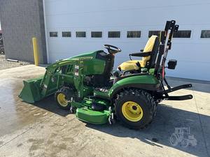 Tracteur John Deere 1025R, transmission 4x4, puissance nominale de 100 CV pour l'agriculture - Product Image 5