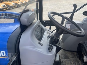Tractor Agrícola HHOLLANDD BOOMER 40 NUEVO de 2018, Motor de 45HP, Caja de Cambios, Rodamiento del Motor - Product Image 5