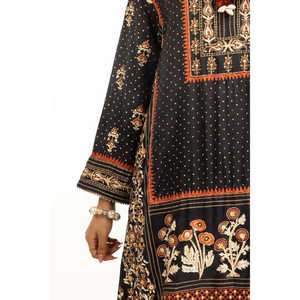 Traje de Satén IUSTKSD-785 de 3 Piezas con Estampado de Laca de Seda Cruda y Adornos Hechos a Mano - Product Image 5