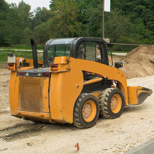 Minicargadora con cabina cerrada de bajo ruido y visualización de datos en tiempo real para un funcionamiento cómodo y preciso en cualquier terreno - Product Image 3