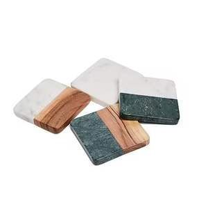 Lot de 4 sous-verres en bois élégants fabriqués à la main tapis de boisson élégants pour la décoration de la maison Design moderne Occasions de mariage - Product Image 1
