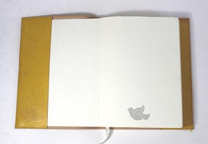 Cuadernos de Diseño con Logotipo Impreso en Color Amarillo, Papel con Diseño en Relieve en la Parte Delantera, Hechos a Mano con Cuero de Algodón Reciclado de Primera Calidad - Product Image 2