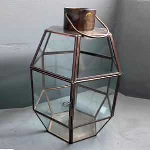 Farol de vela decorativo y de diseño único de vidrio y metal - Product Image 4