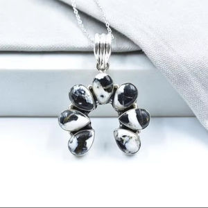 Colgante Najah de plata esterlina de Búfalo Blanco hecho a mano, cadena ajustable, regalo de joyería del Sudoeste para su estilo único - Product Image 1