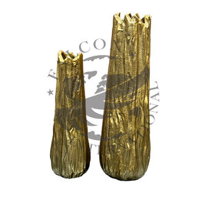 Florero Moderno y Elegante de Aluminio con Acabado Dorado, Diseño Artesanal Ecológico para Decoración de Mesa en Bodas - Product Image 1