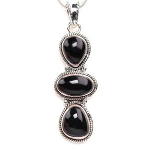 Cadeau de Noël unique pour elle: pendentif en onyx noir sur un collier ovale en argent sterling, incrustation de lunette plaquée or rhodium - Product Image 1