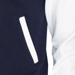 แจ็กเก็ตหนังแท้สำหรับผู้ชายสีดำมีสีแดงพิมพ์โลโก้ Collegeballjacket สำหรับผู้ชาย - Product Image 2