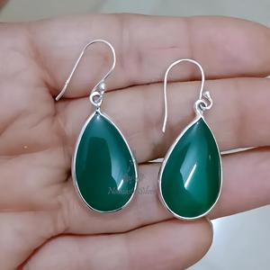 Pendientes colgantes de ónix verde, plata de ley 925, joyería artesanal con piedras preciosas en forma de pera - Product Image 2