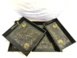 Bandeja decorativa de madera natural diseñada para usos múltiples, incluyendo servir comida u organizar Accesorios - Product Image 5