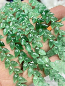 Cuarzo Verde Fresa Natural AAA, Facetado, en Forma de Lágrima, Taladrado, Hilo de 8 Pulgadas, Aprox. 6x9mm - Product Image 2