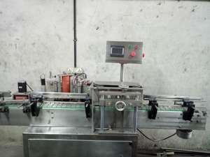 Machine de remplissage de bouteilles automatique à servo-commande industrielle très demandée pour l'huile comestible, l'huile lubrifiante, le sirop, disponible à la vente - Product Image 3