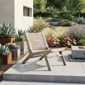 Chaise de jardin en rotin et teck blanc lavé, fauteuil bas tressé pour terrasse, design artistique et pur pour l'aménagement de l'espace extérieur - Product Image 4