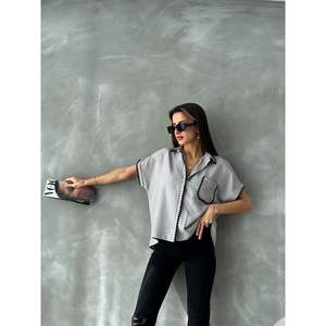 Chemises en lin gris à points de chanoine pour femmes Topshow – Vente en gros de chemisiers et de chemises - Product Image 3