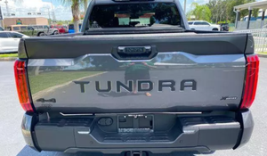 Appena arrivata, auto usata in ottime condizioni, Toyota Tundra SR5 del 2022, pickup, spedizione in tutto il mondo. - Product Image 5