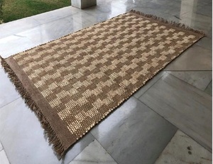 Direct de l'usine Tapis de jute indien écologique tissé à la main Tissage plat léger pour un usage intérieur et domestique - Product Image 5