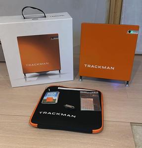 Fournisseur vérifié TrackMan 4 Monitor / Simulateur de golf à double radar avec accessoires complets d'origine - Product Image 4