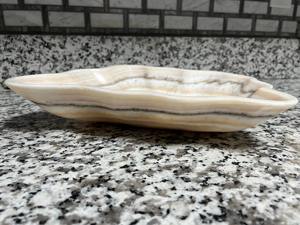 Bol décoratif en marbre brillant de designer Plateau de centre de table en pierre brillante fabriqué à la main Accent de table élégant pour la décoration de la maison ou du bureau - Product Image 2